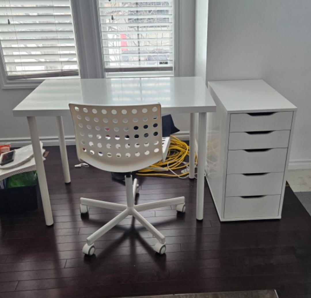 White 5-Drawer & desk & chair