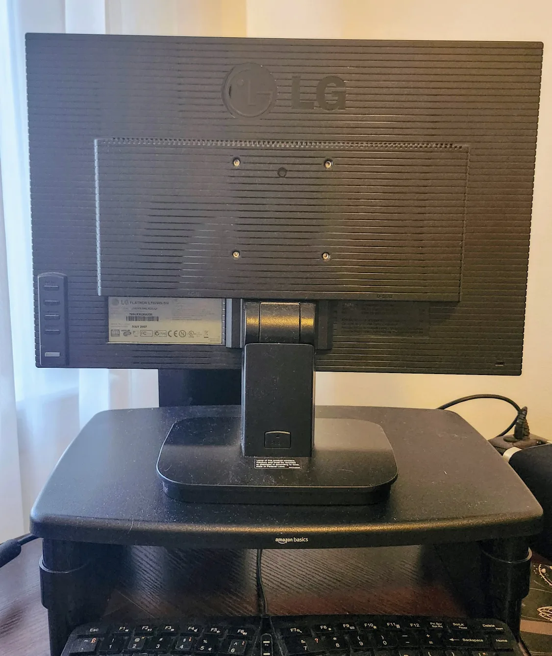 LG L192WS 19" Computer Monitor image indicator(2)