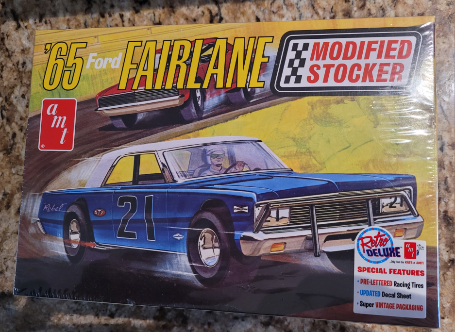 AMT 1965 Ford Fairlane Modified Stocker 1/25 Scale Model Kit
