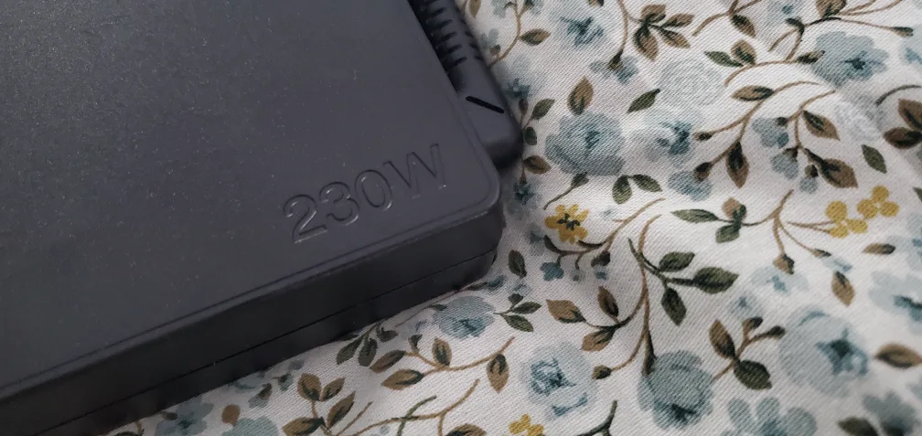 Thinkpad P51 with docking station and 230w charger image indicator(8)