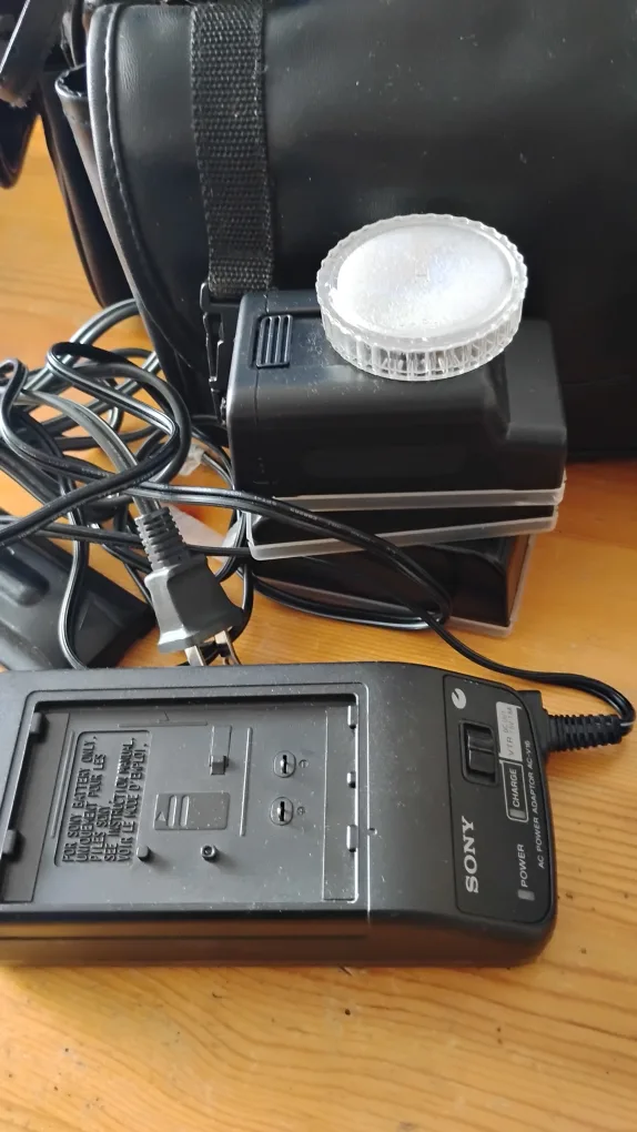 Sony Handycam CCD-TR86 Video Camera Recorder with Accessories image indicator(3)