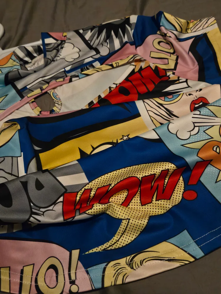 Comic print cut-out tee image indicator(3)