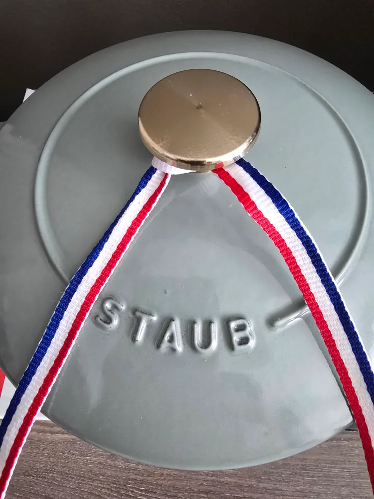 Staub Cocotte 18cm Round French Oven - Eucalyptus 1.6 liters image indicator(9)