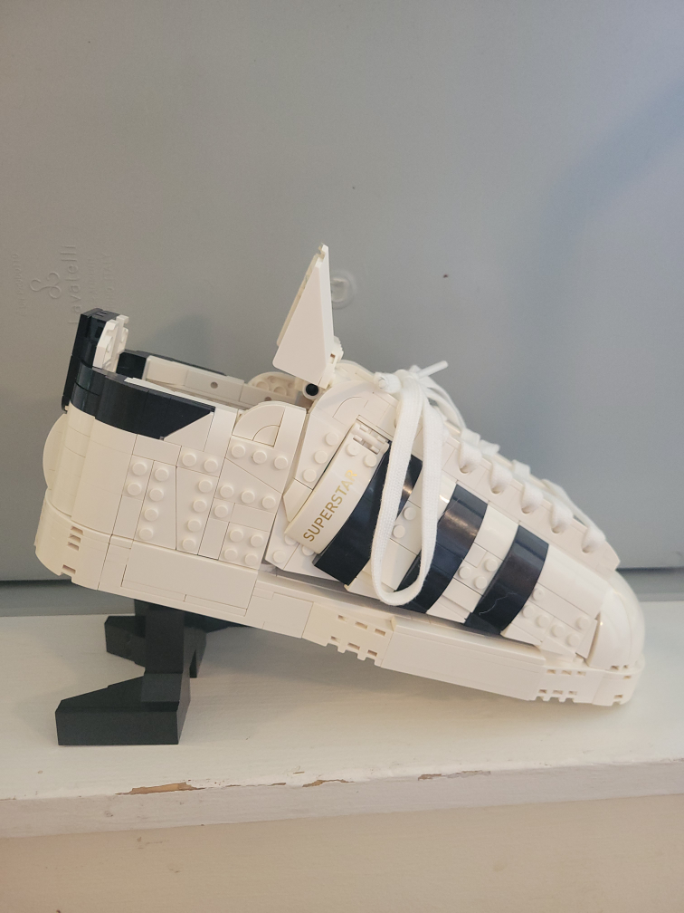 LEGO Adidas Superstar Sneaker Building Kit - photo 3