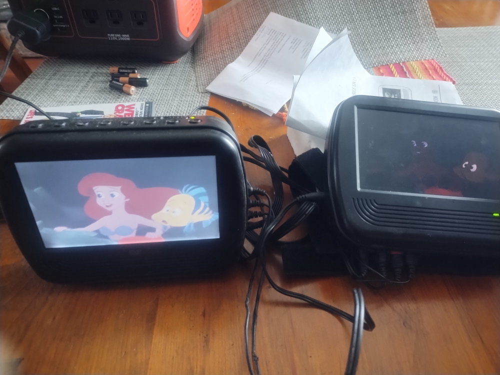 Dual Screen Portable DVD Player - photo 2