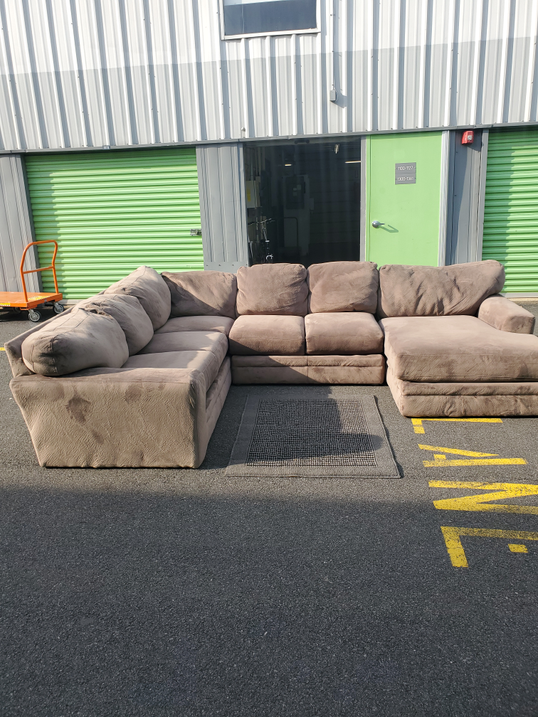 ASHLEY Large L-Shaped Sectional Sofa(DELIVERY AVAILABLE)