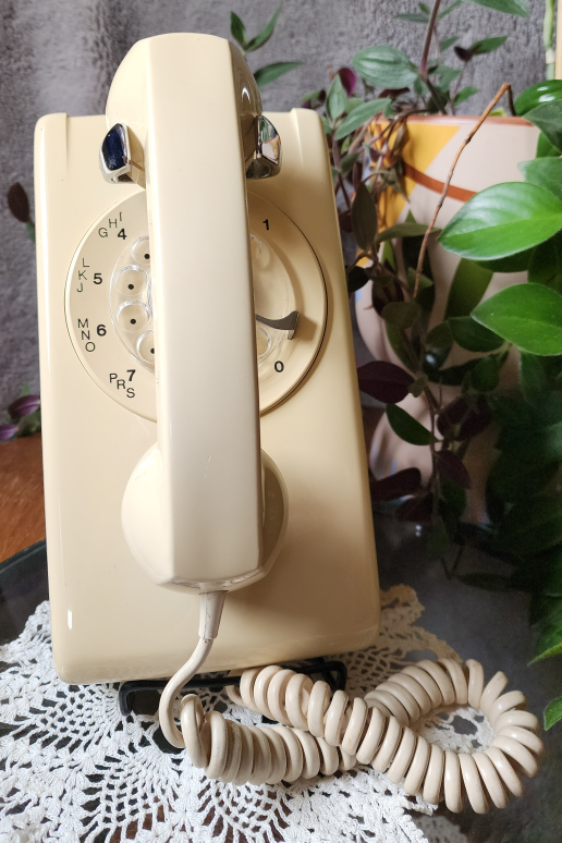 Vintage Northern Telecom Trimline Rotary Phone - photo 2