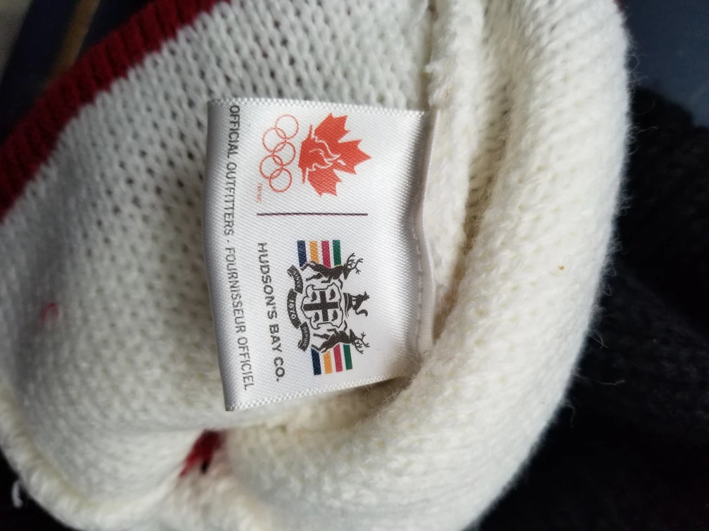 Hudson's Bay Co. Olympic Canada Knit Hat and Scarf Set - photo 3
