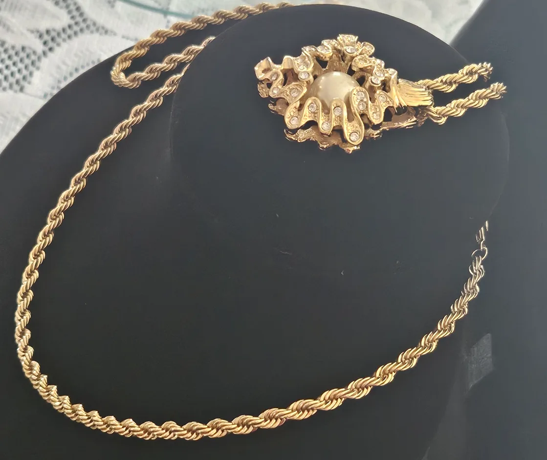 Vintage Fifth Avenue Collection Faux Pearl Pendant Necklace image indicator(7)