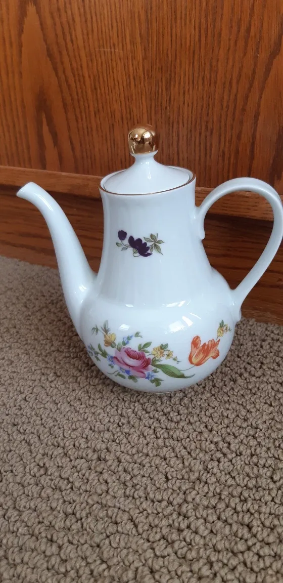 Vintage Porcelain Tea Set image indicator(2)