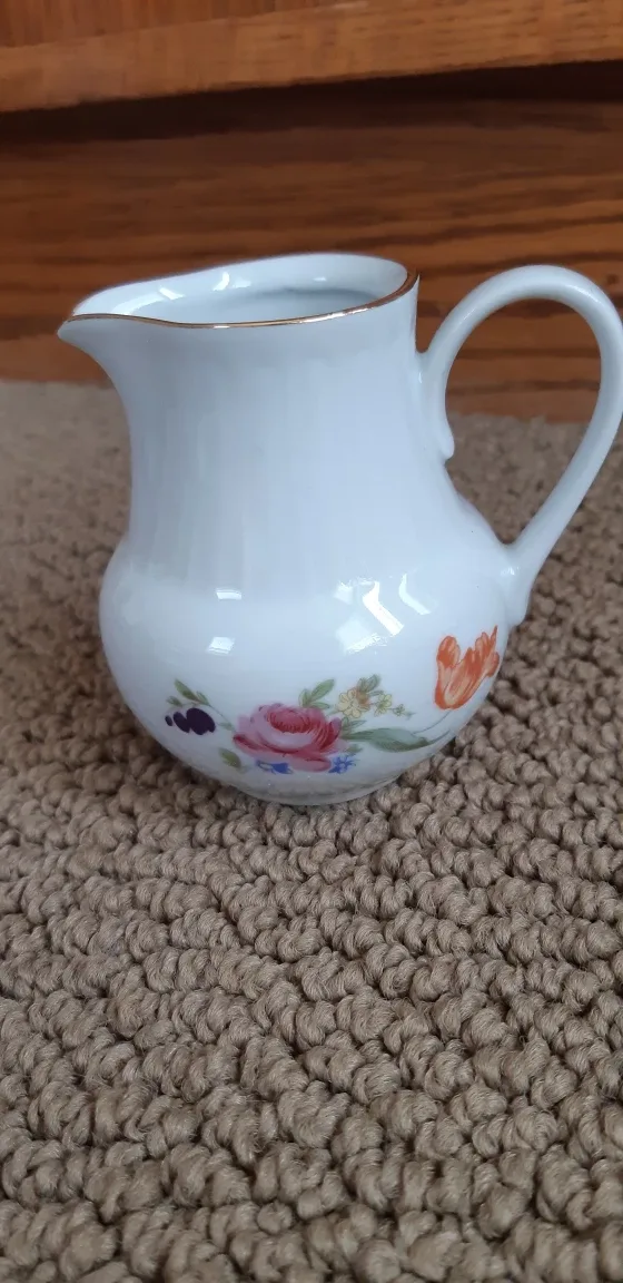 Vintage Porcelain Tea Set image indicator(3)