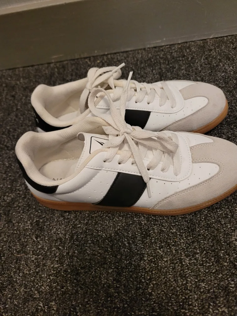 Nautica Women's White and Black Sneakers image indicator(2)