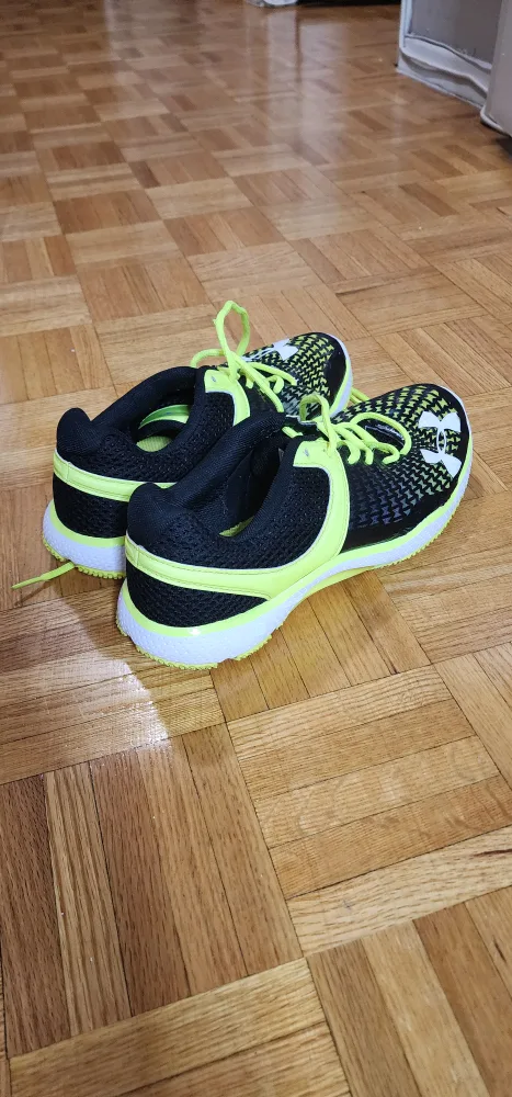 Under Armour Running Shoes - Size 8.5 image indicator(3)