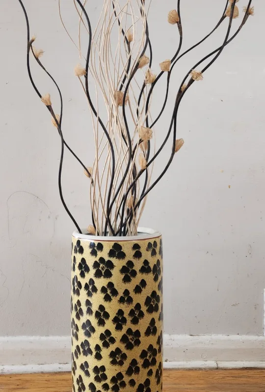 Decorative Dried Flower Arrangement in Ceramic Vase image indicator(2)