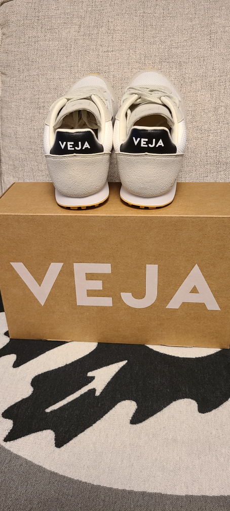 VEJA Sneakers - White/Black/Natural- size 9M - photo 4