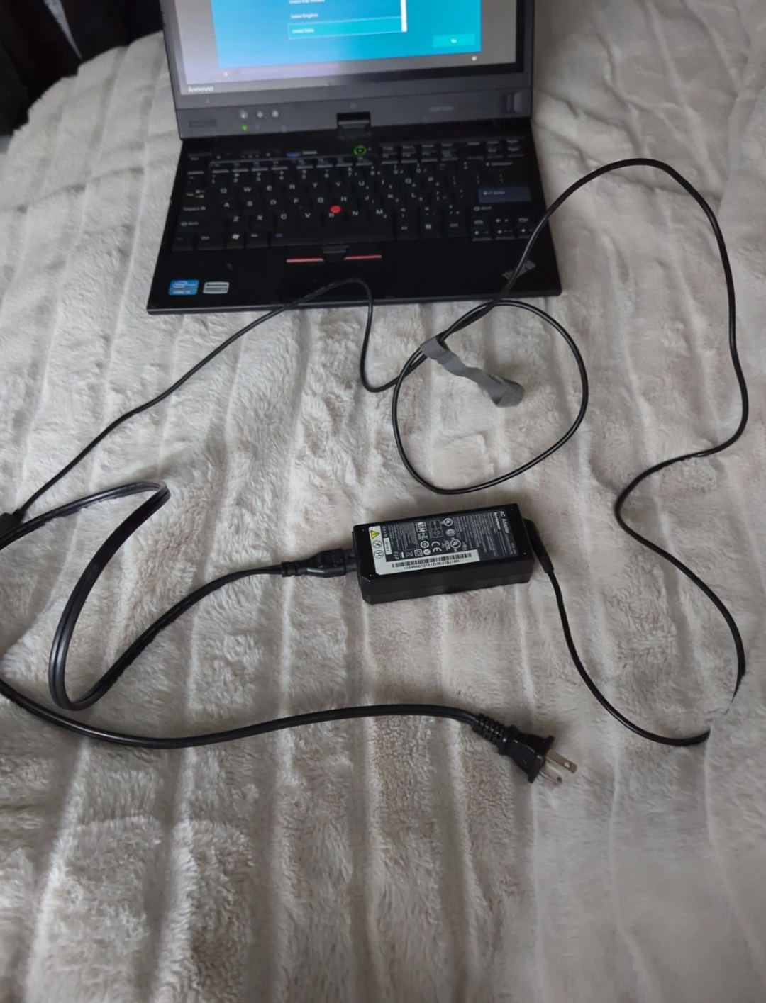 Lenovo ThinkPad X220 Laptop - photo 3