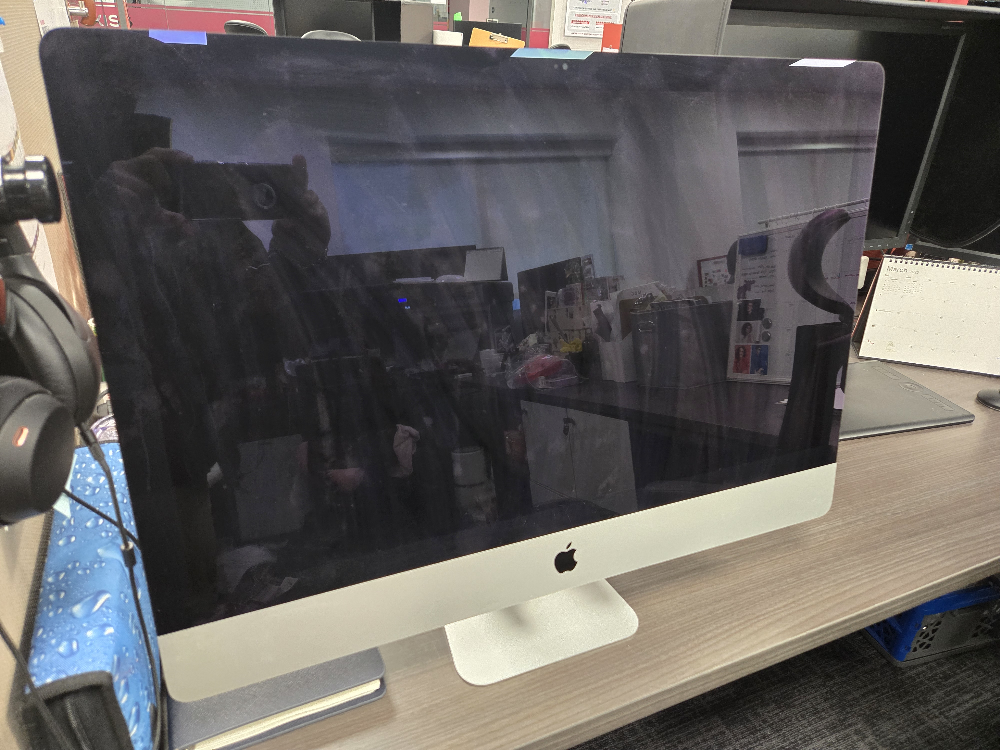 iMac 27-inch 2020 + Accessories + Hard Case - photo 2