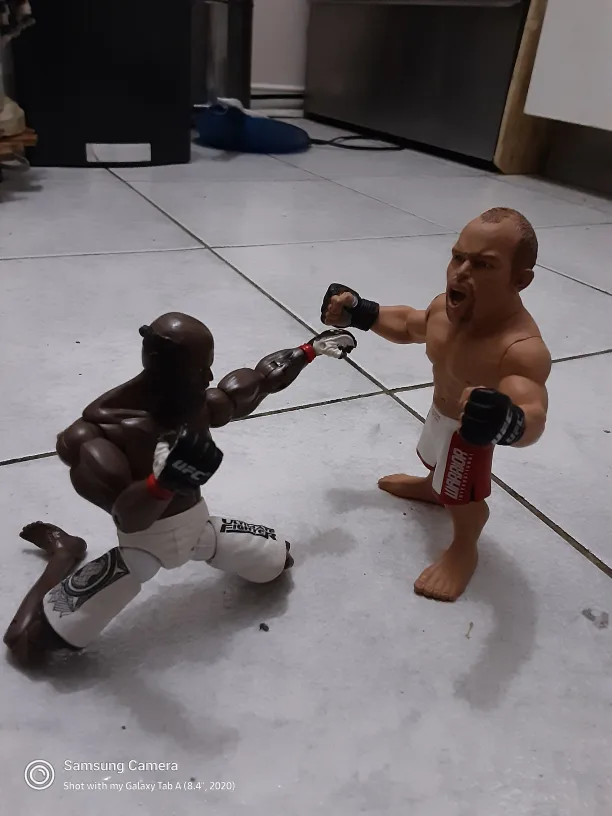 KIMBO SLICE & SHANE CARWIN-UFC ROUND 5 ULTIMATE. image indicator(3)