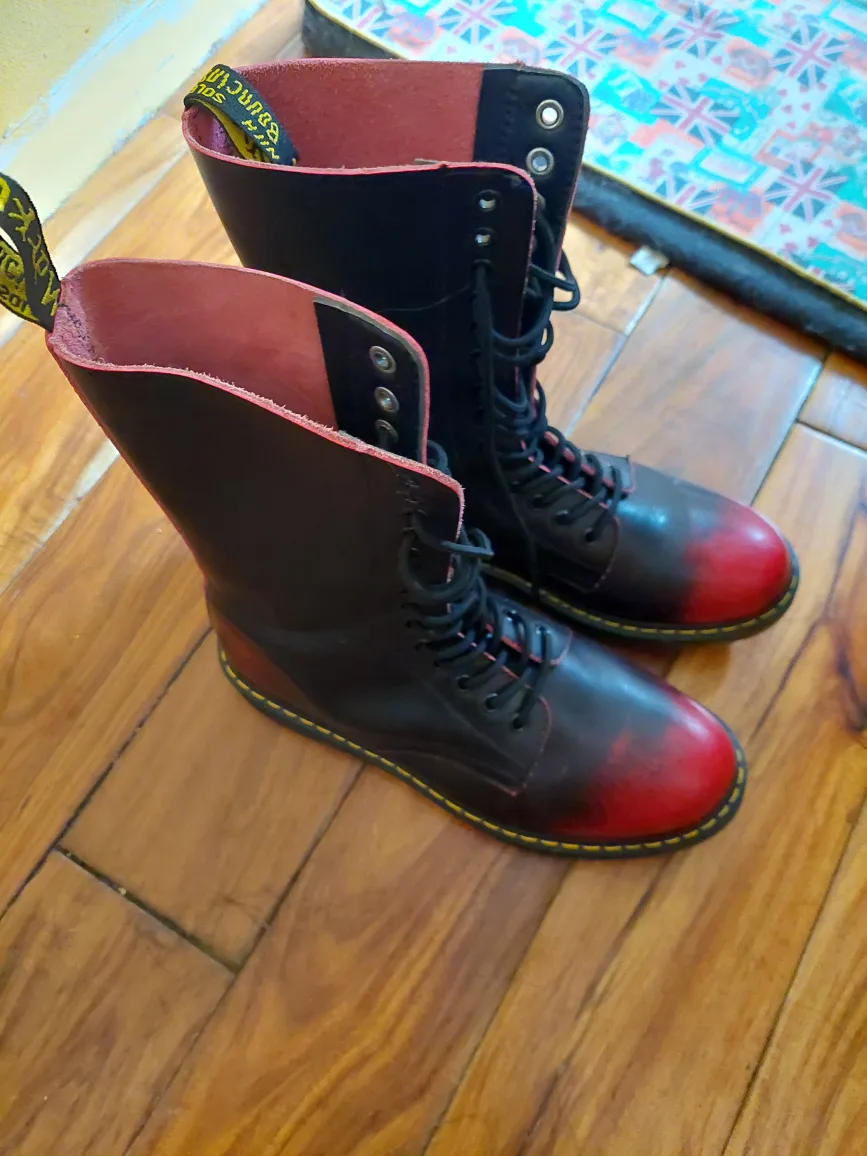 Dr. Martens 14-eye boots image indicator(5)