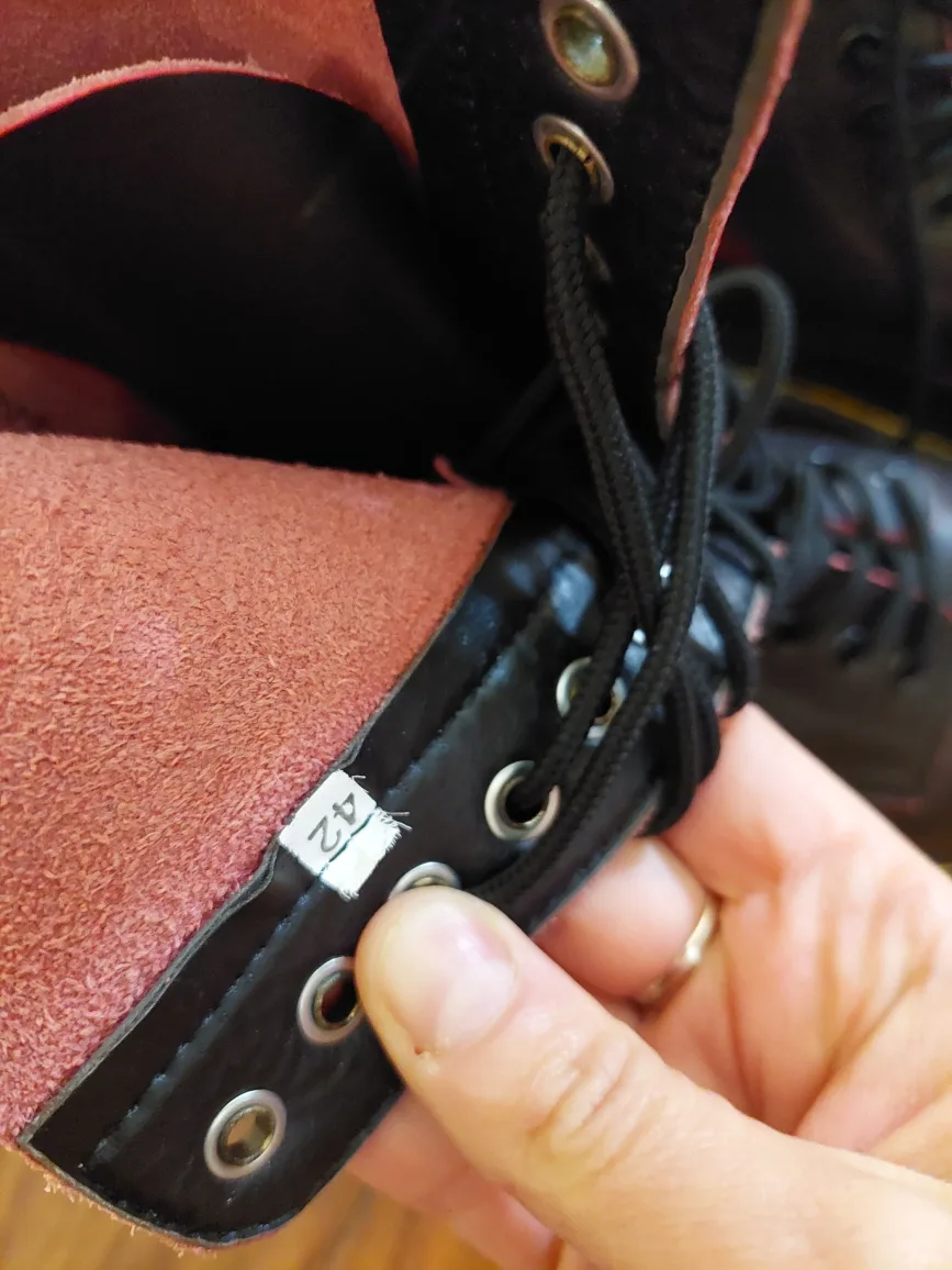 Dr. Martens 14-eye boots image indicator(6)