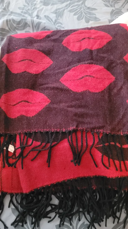 Victoria's Secret Red & Black Lips Throw Blanket image indicator(4)