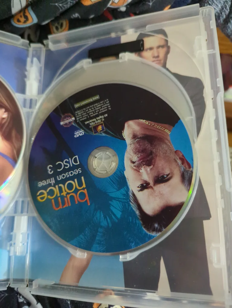 Burn Notice Season Three DVD image indicator(5)