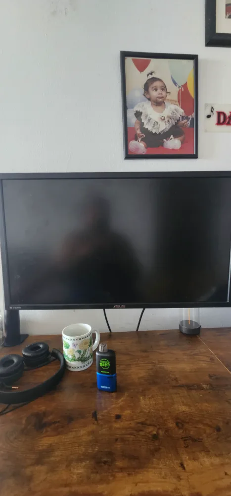 28" Monitor With Monitor mount *negotiable* *NEED GONE ASAP* image indicator(2)