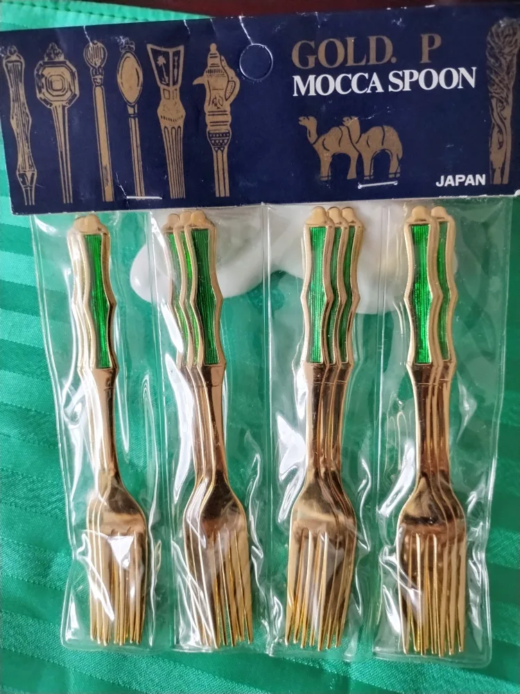 Set of 12 Vintage Gold P Mocca Forks image indicator(4)