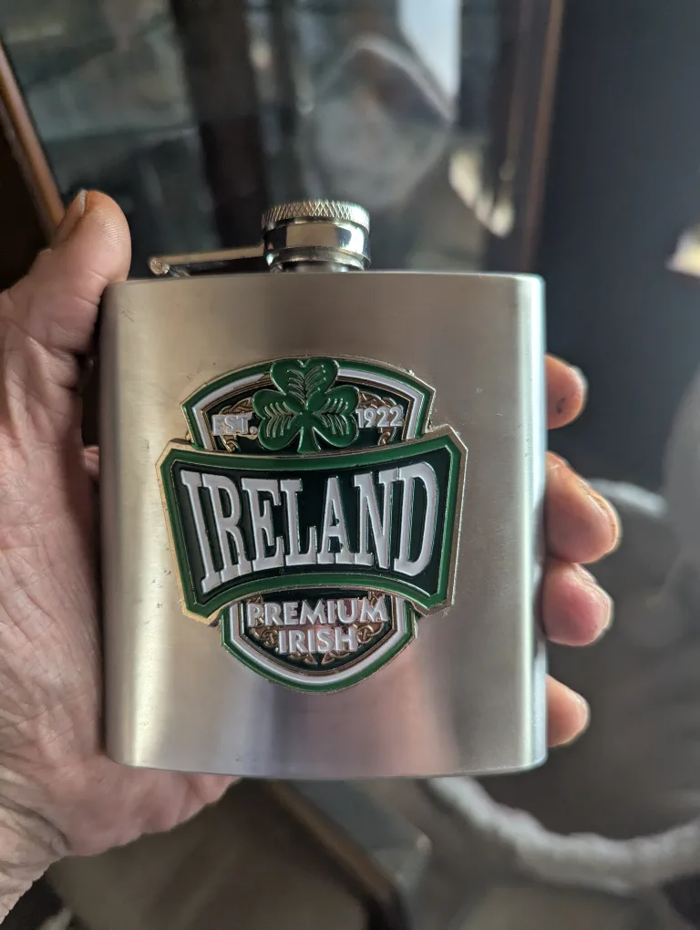 Vintage Ireland Premium Irish Whiskey Flask image indicator(2)