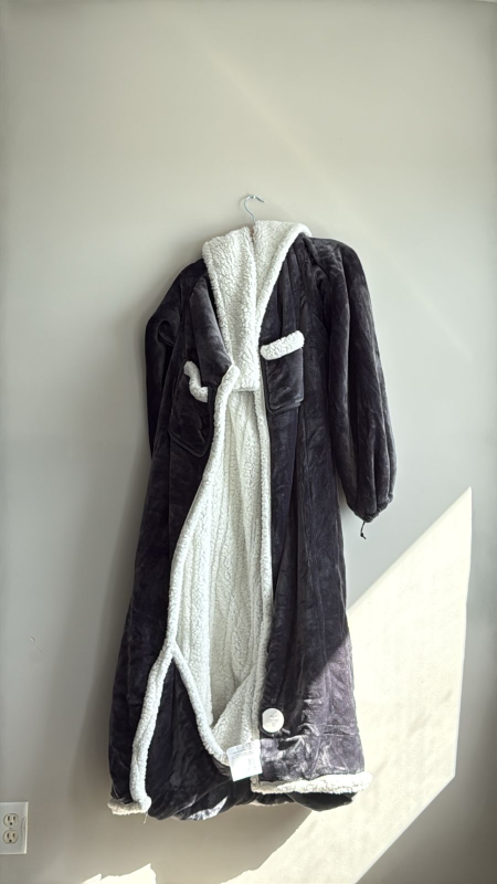 Never used remote controled Electric Heated blanket robe