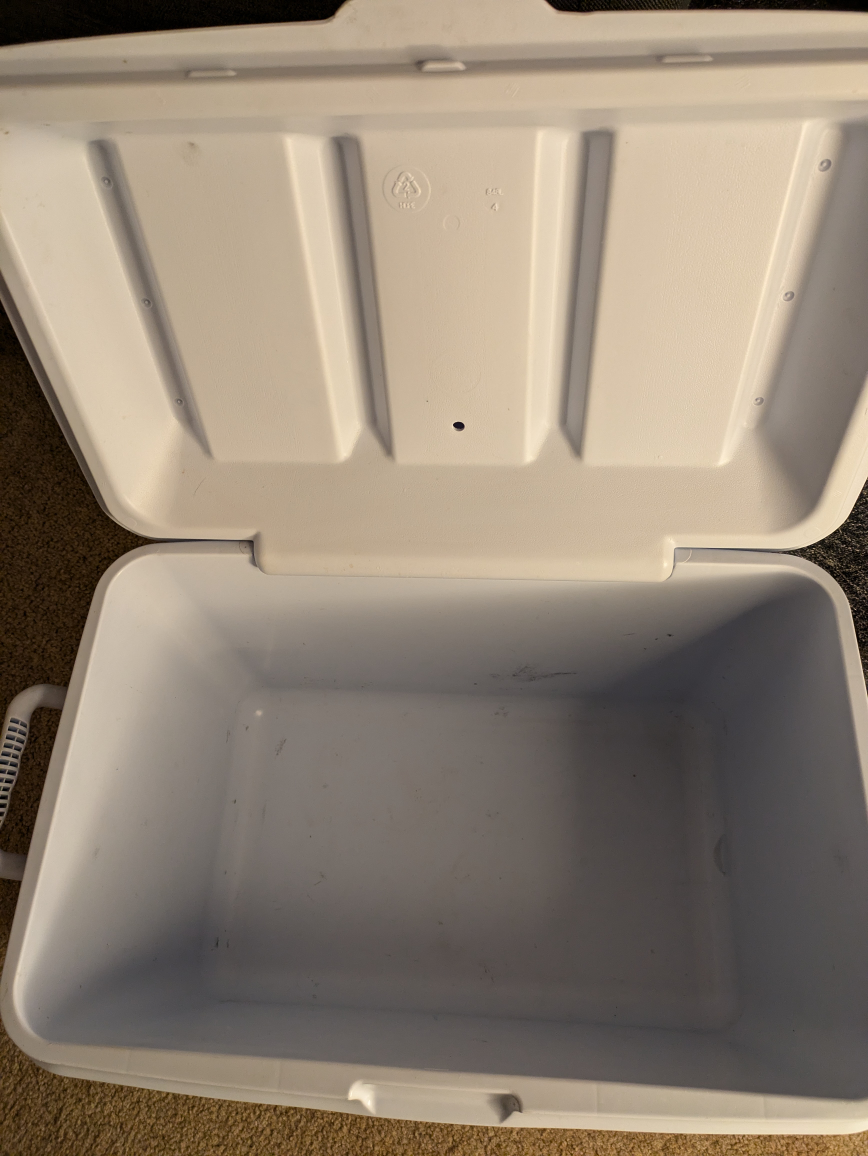 Rubbermaid Glacer 48qt Cooler - photo 4