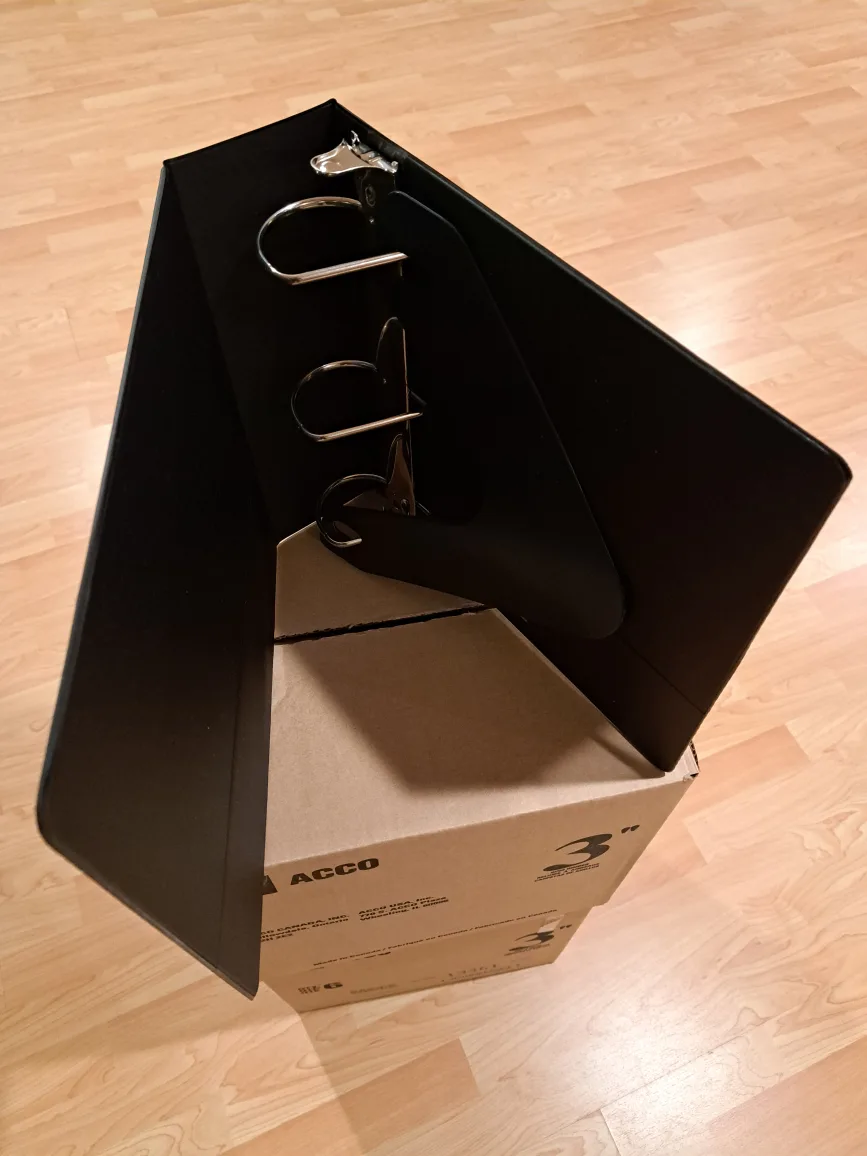 BRAND NEW  BINDER D RING 35277-01 BASICS 3" Black with separator image indicator(2)