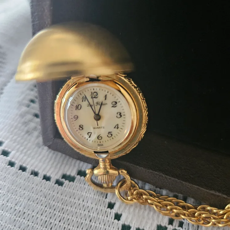 "La Fleur" Quartz Orb Pendant Watch image indicator(8)