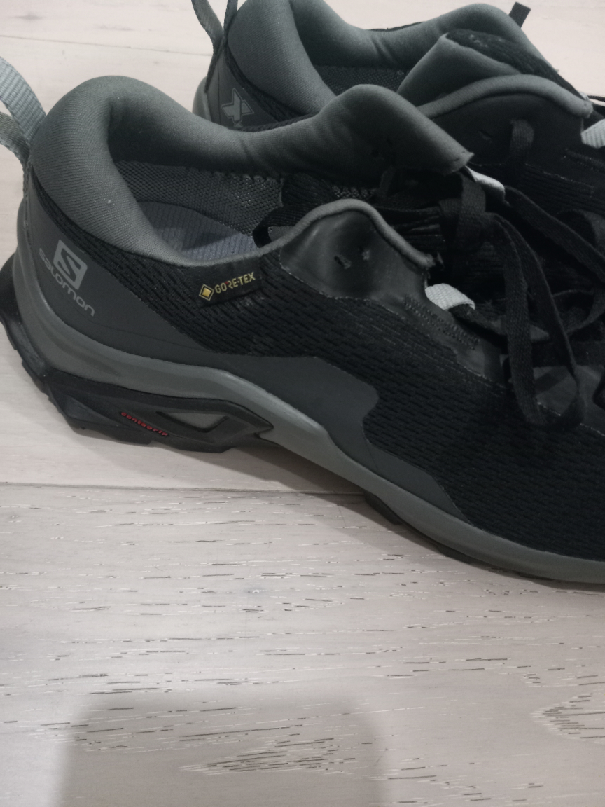 gst it for $89 Salomon Gore-Tex Hiking Shoes Women size 9 - photo 4