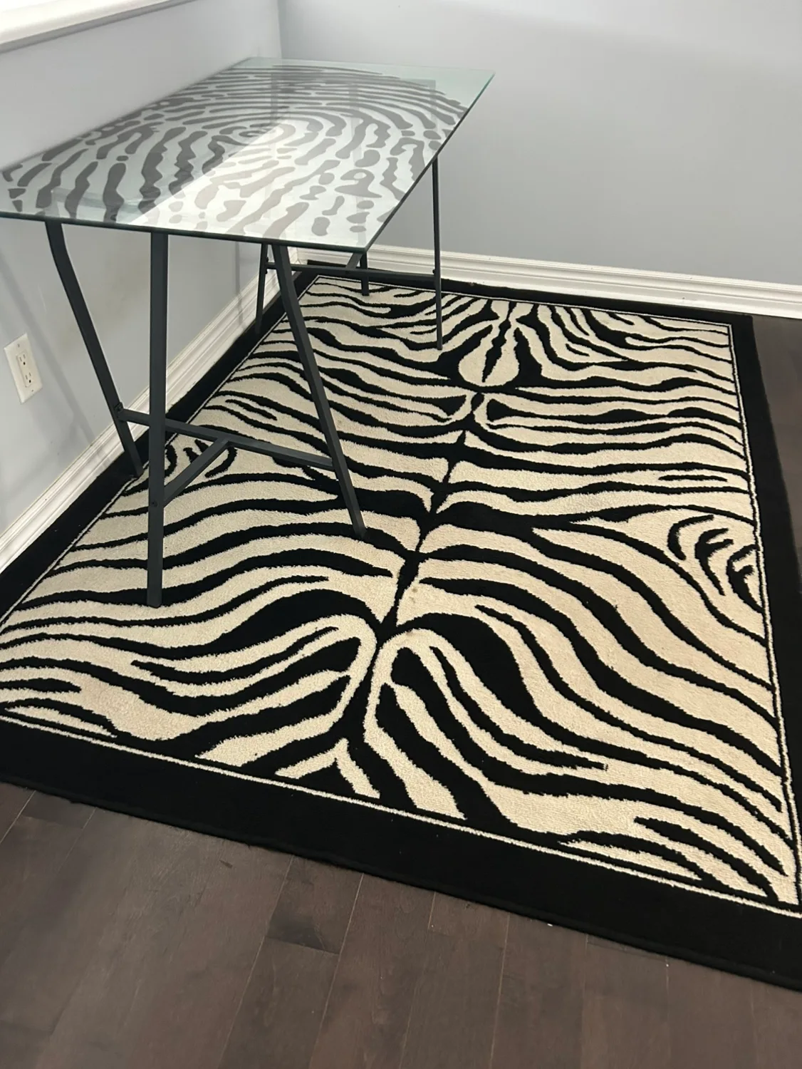 Table and Zebra Print Area Rug image indicator(2)
