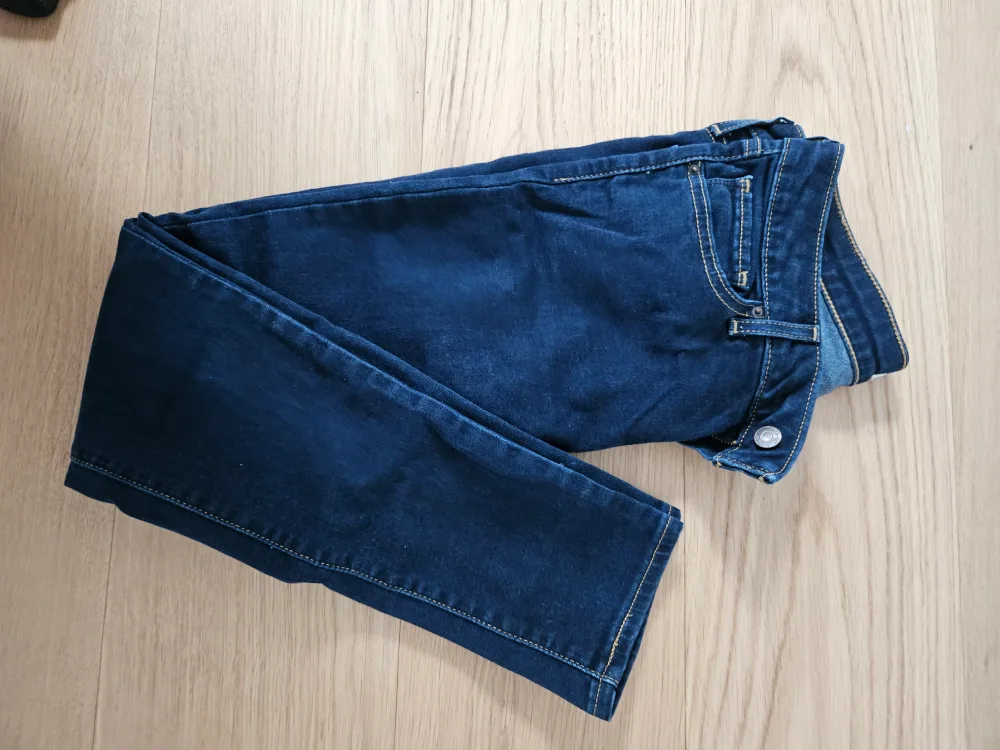 Levi's 711 Skinny Jeans - Size 29 thumbnail