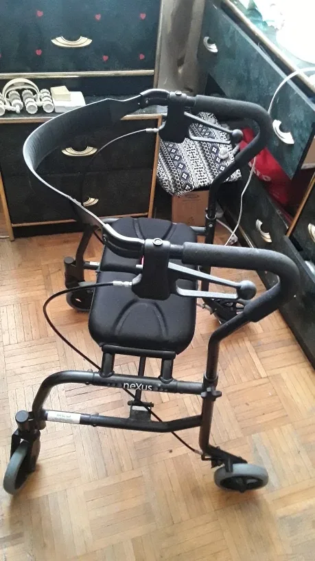 Nexus Rolling Walker with Seat image indicator(2)