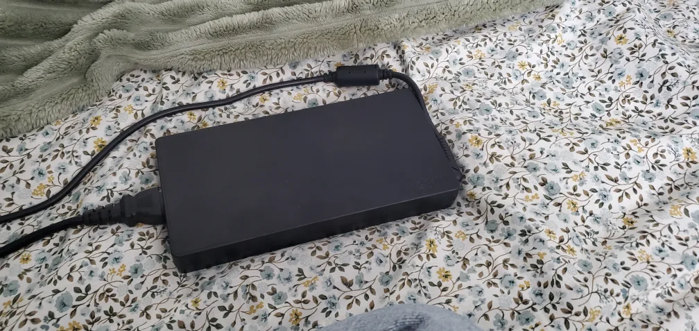 Thinkpad P51 with docking station and 230w charger image indicator(7)