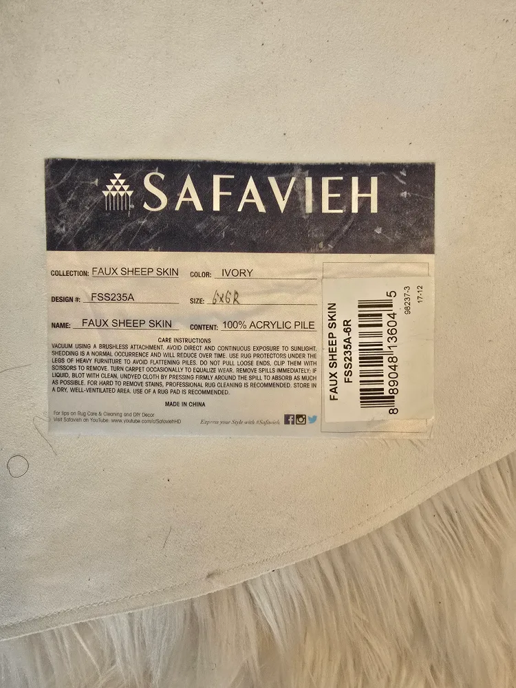 Safavieh Faux Sheepskin Rug - Ivory image indicator(4)