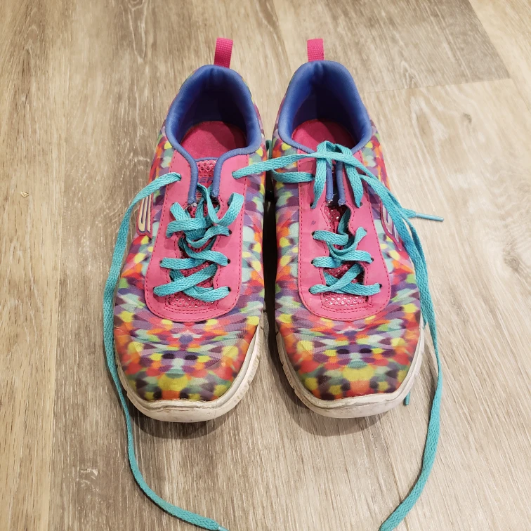 Skechers Girls' Size 1 memory foam