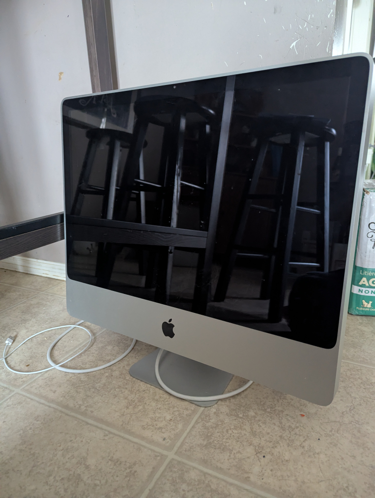 Apple iMac 20-inch Aluminum Desktop Computer