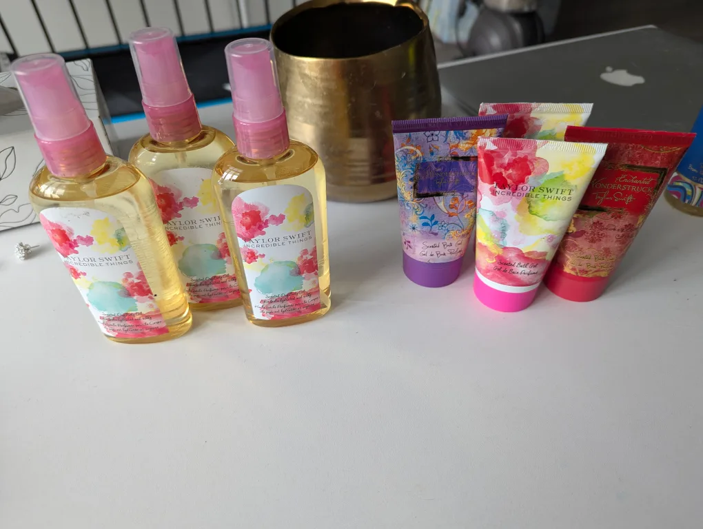 Taylor Swift Dry Body Oil & bath gel image indicator(2)