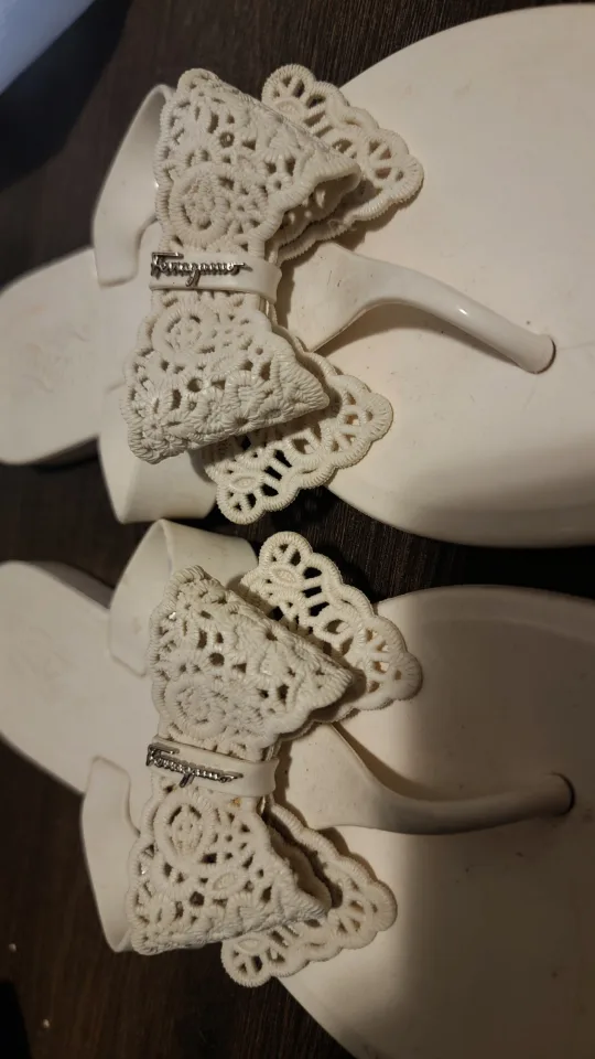 Salvatore Ferragamo White Bow jelly Sandals image indicator(3)