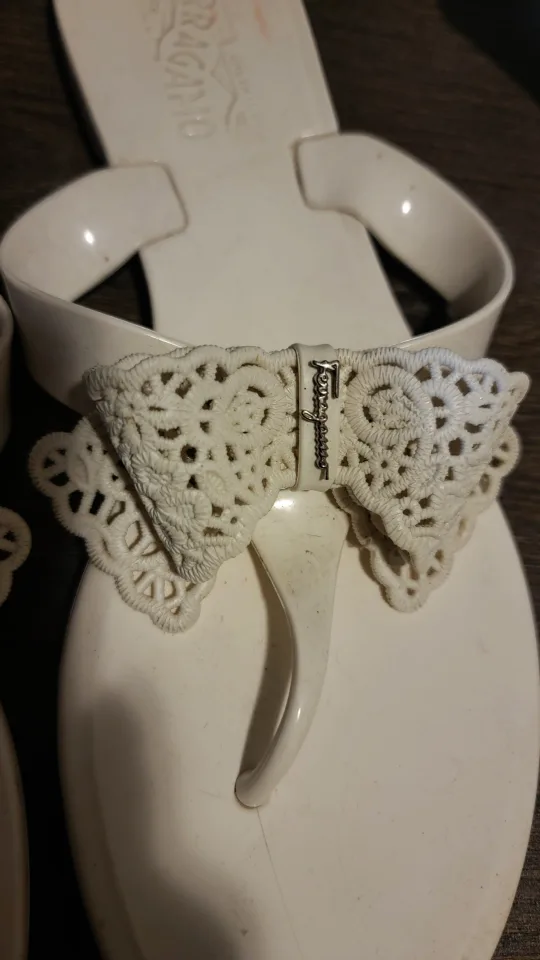 Salvatore Ferragamo White Bow jelly Sandals image indicator(4)