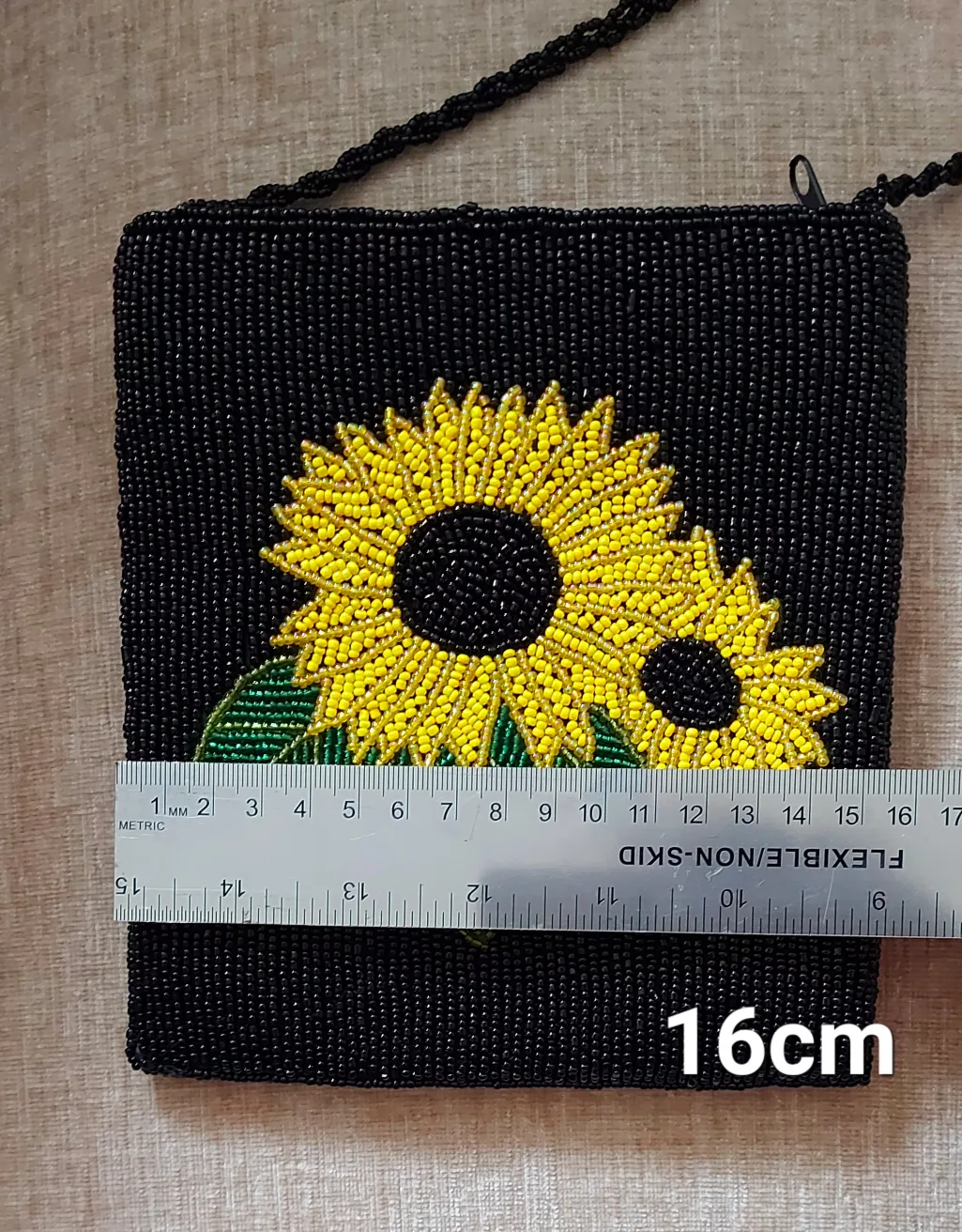 🆕Beaded Sunflower Crossbody Bag image indicator(3)