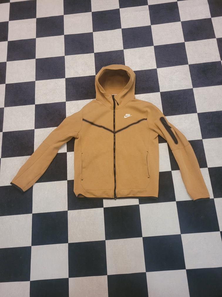 Nike Tech Size Small