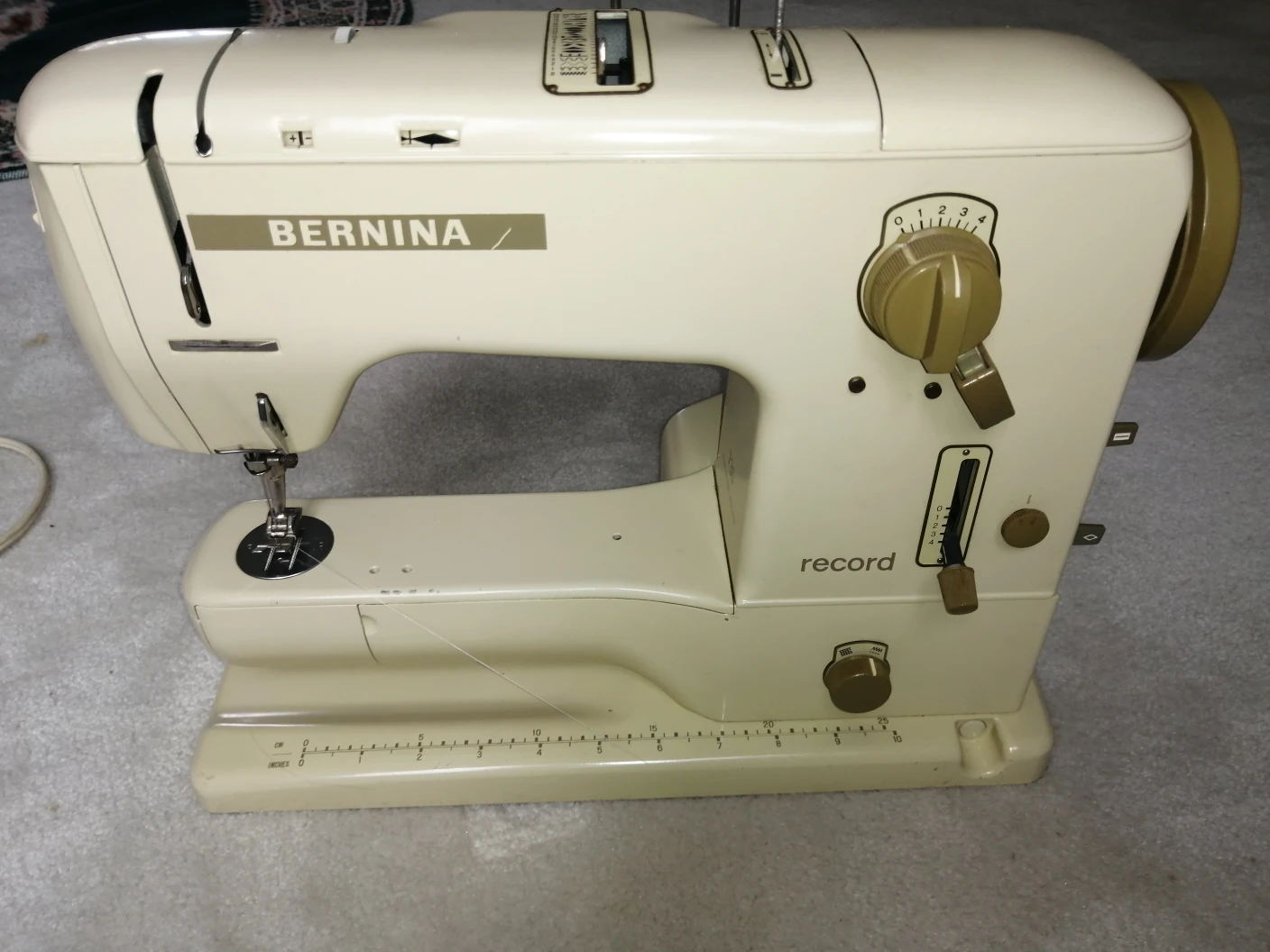 Vintage Bernina 730 Record Sewing Machine with Accessories - photo 2
