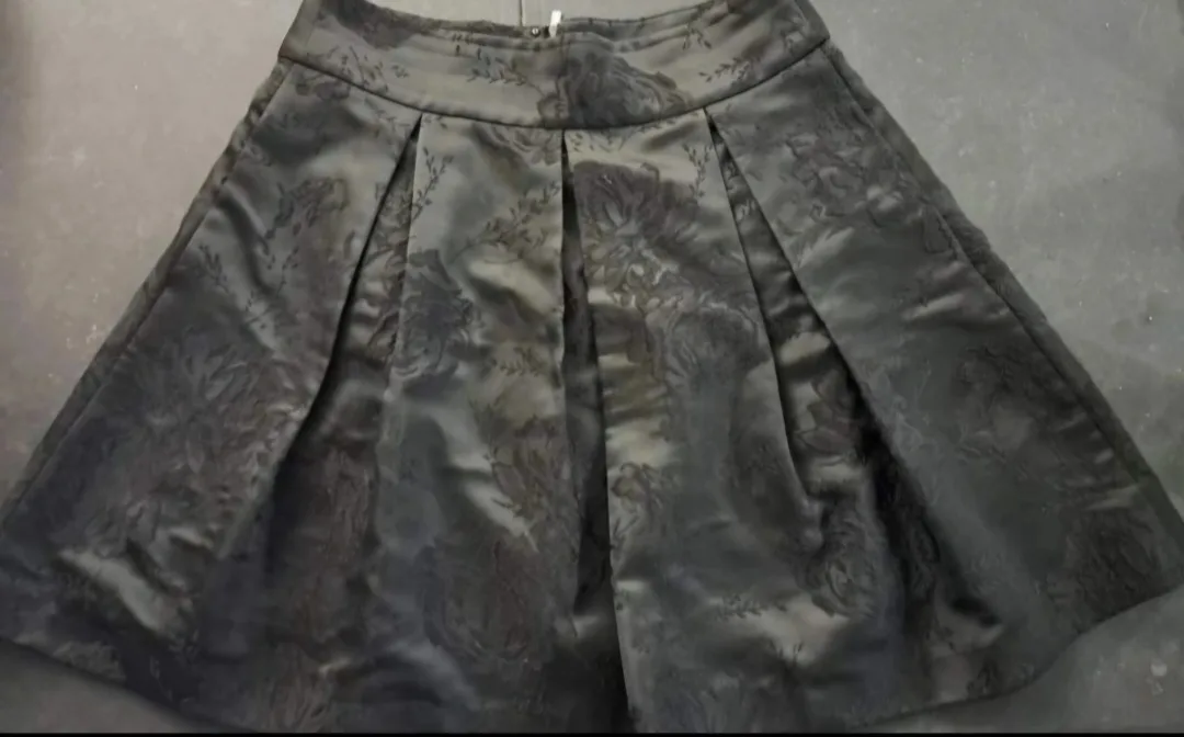 R and W semi pleated skirt flower pattern image indicator(2)