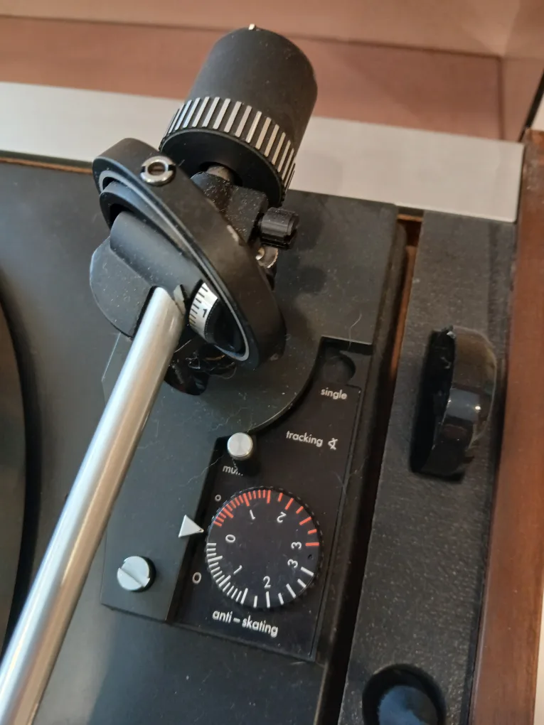 Vintage Dual 1229 Turntable with Dust Cover image indicator(3)