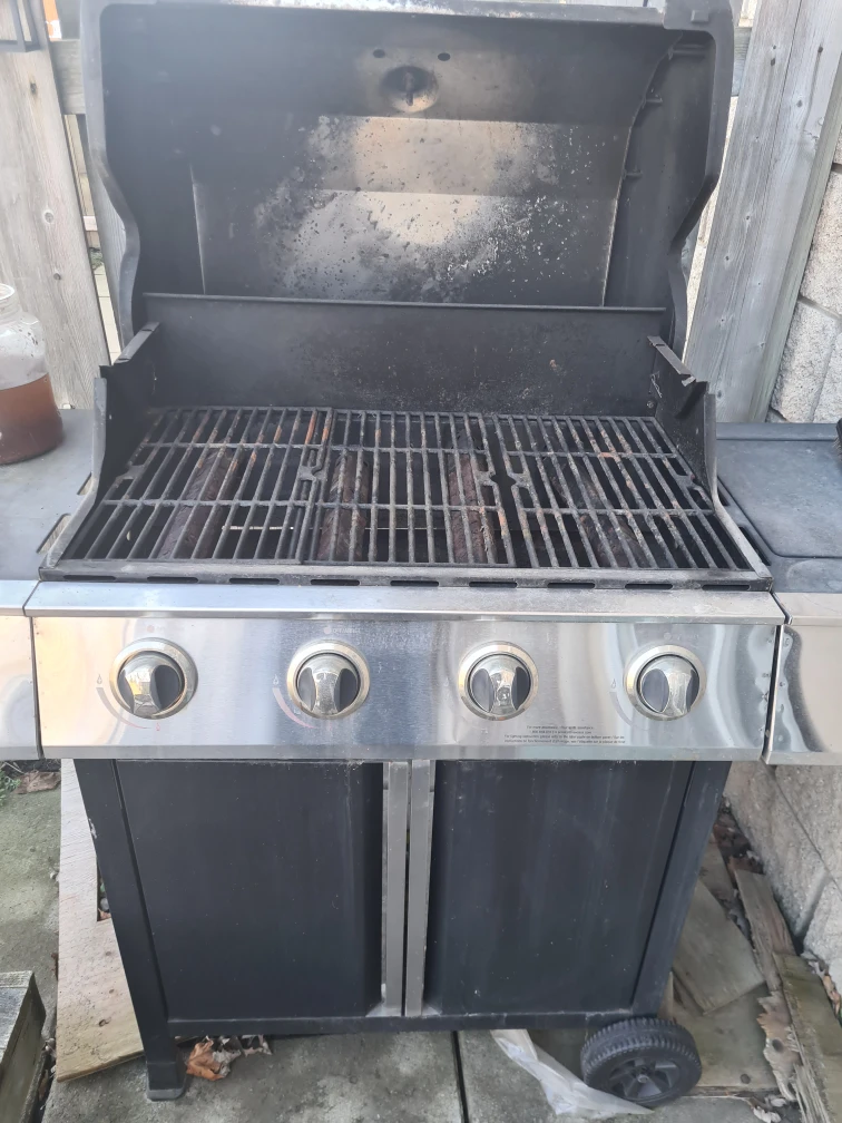 Backyard Grill 4-Burner Propane BBQ - photo 4